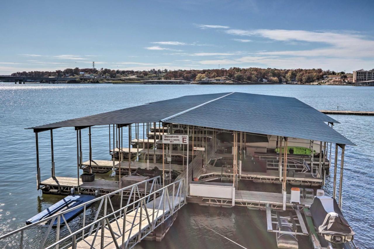 Sunny Osage Beach With Balcony And Lakefront View 外观 照片